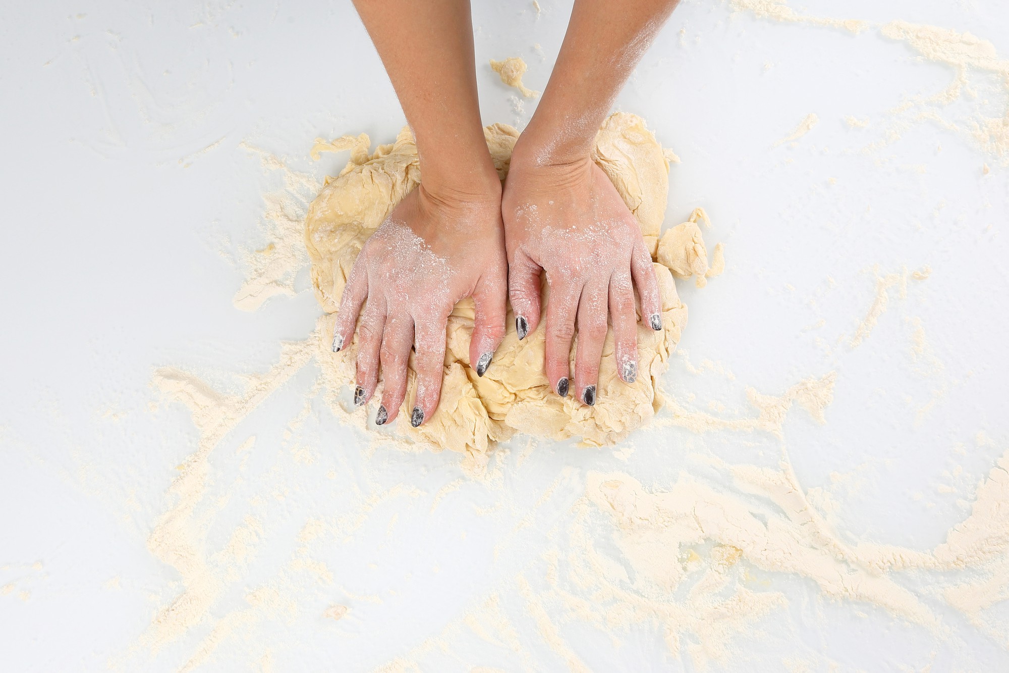 Allievo impasta la pasta fatta in casa